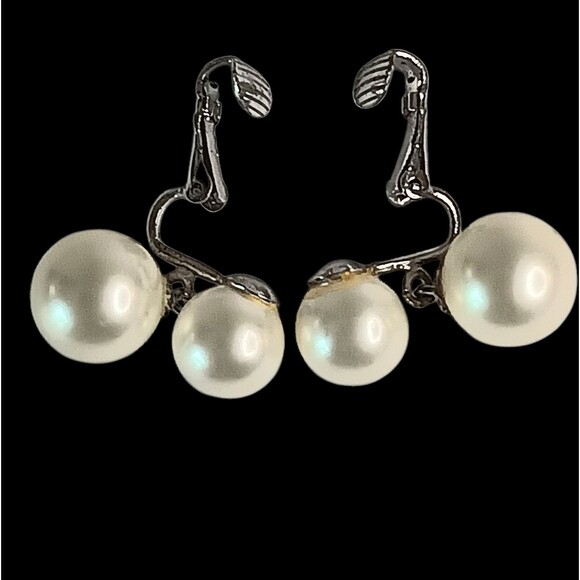 Vintage Double Faux Pearl Dangle Clip On Earrings Maravella Silvertone - Picture 2 of 5